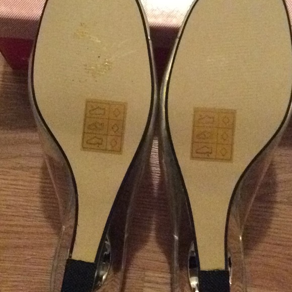 NWOT CUTE & DRESSY SANDALS - Picture 4 of 5